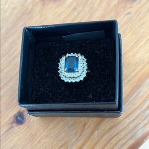 Elegant Gold and Blue Gemstone Ring